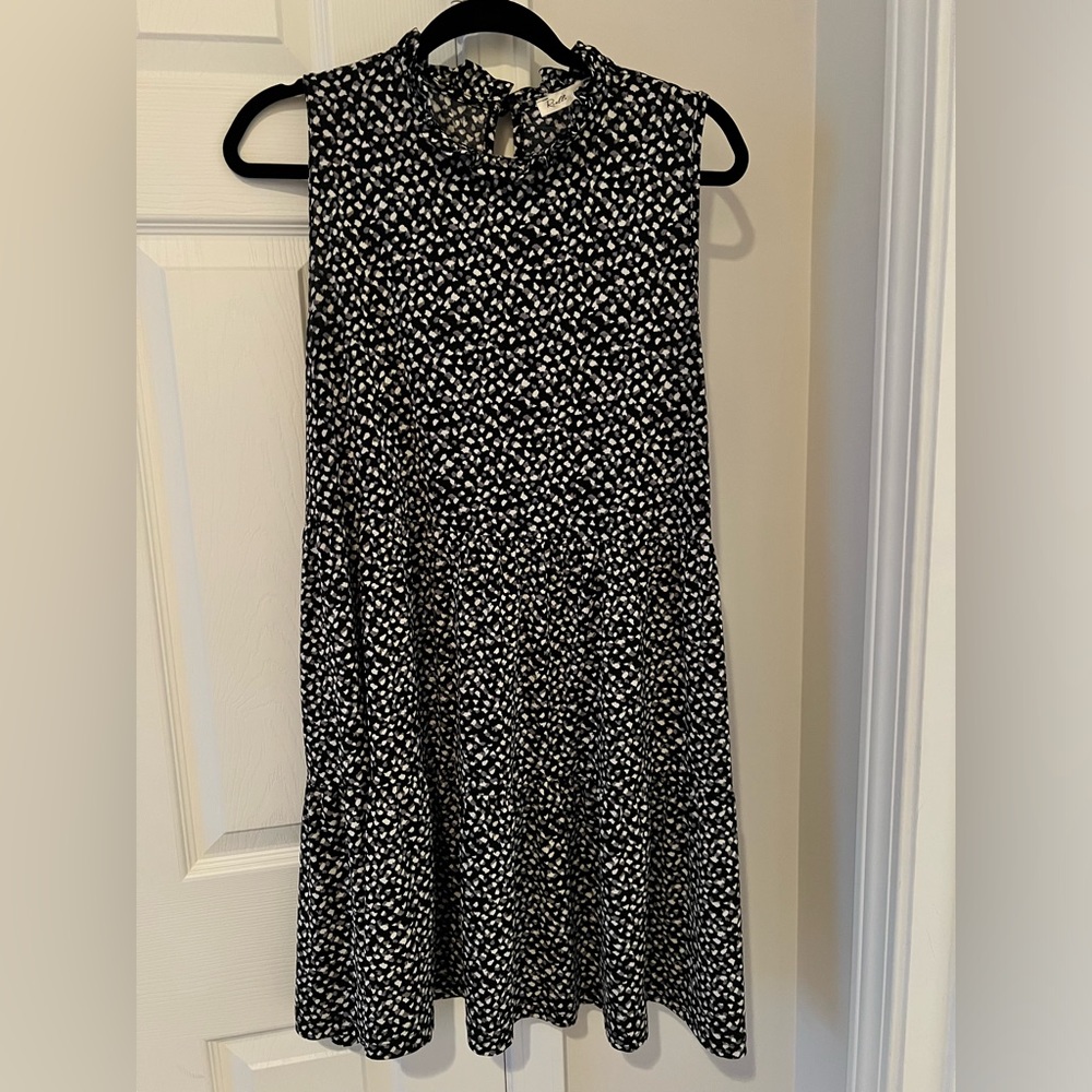 Rielle black and white dress, size L.